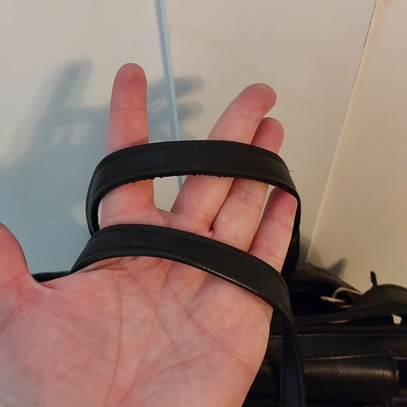 Kenneth Cole Reaction bag - Picture 6 of 6